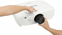 Інсталяційний проектор Panasonic PT-EW730ZE (3LCD, WUXGA, 7000 ANSI lm)